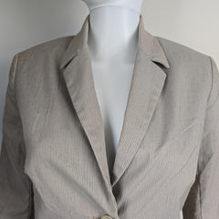Close-up of a gray textured jacket on a mannequin torso.