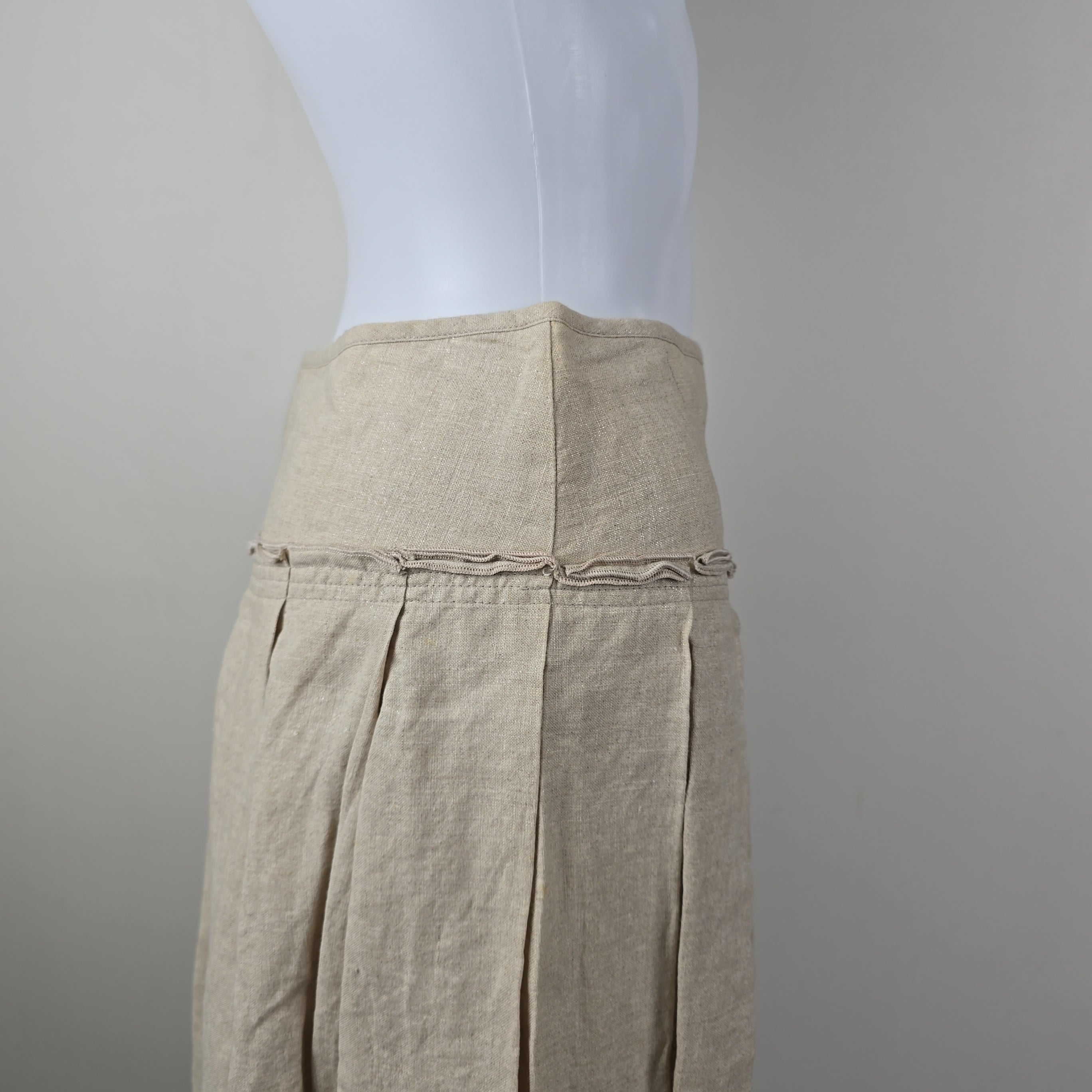 Beige skirt on a mannequin against a gray background