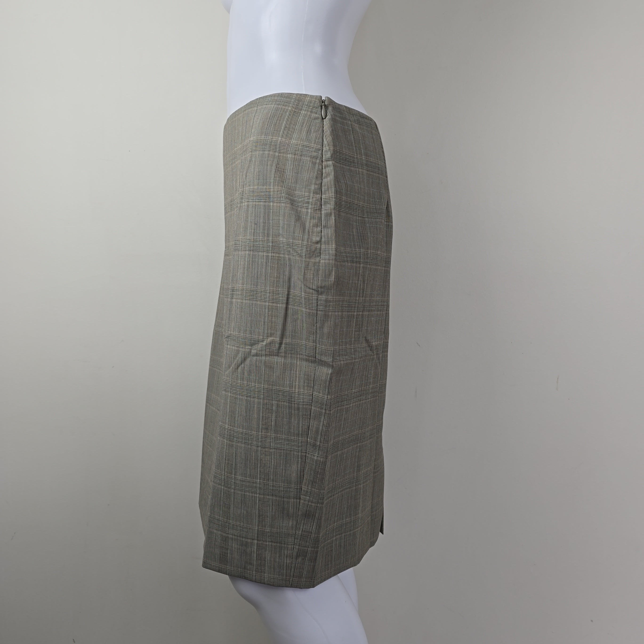 Gray checkered skirt on a mannequin against a plain background
