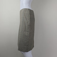 Gray checkered skirt on a mannequin against a plain background
