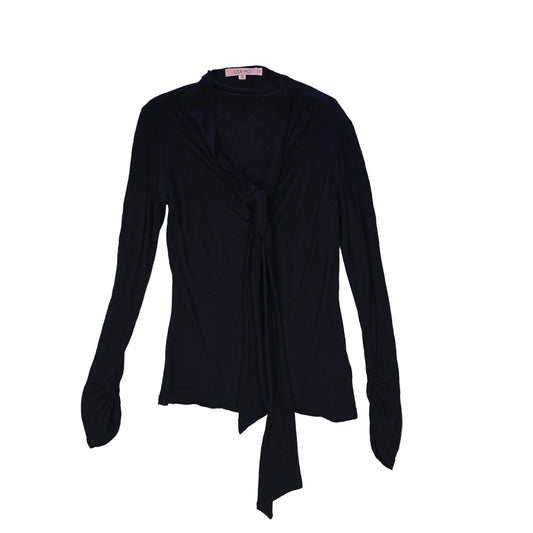 Black top with tie detail on a light background 2736