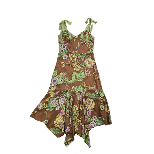 Floral-patterned dress on a light background 2736