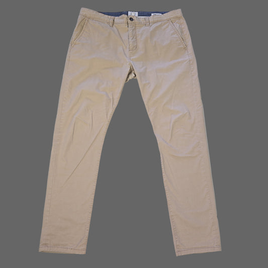 Beige pants on a tiled floor 2736