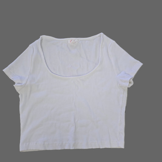 White t-shirt on a tiled floor 2736