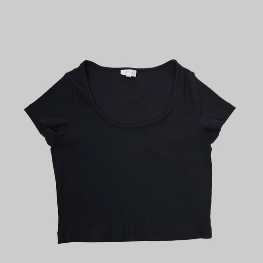 Black tank top on a tiled floor 2736