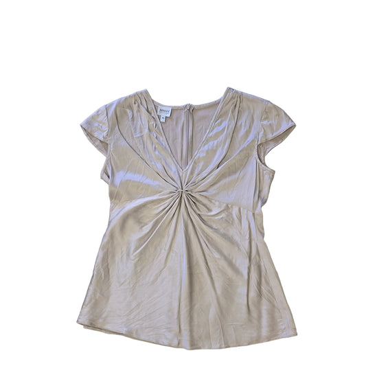 Beige top with a knot detail on alight floor 2736